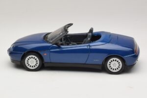 Alfa Romeo Spider 916 Zils Maisto 1:18 31831 Metāls — attēls 4 no 8