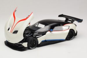 Aston Martin Vulcan Stratus White Ar Zilām un Sarkanām Svītrām AUTOart 1:18 70261 Kompozīts — attēls 2 no 8