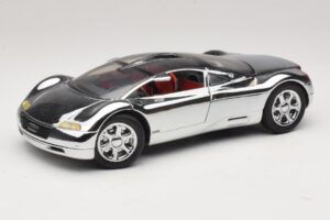 Audi Avus Quattro Chrome Silver Revell 1:18 08830 Metāls