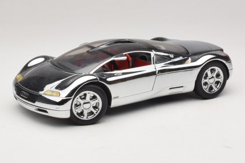 Audi Avus Quattro Chrome Silver Revell 1:18 08830 Metāls