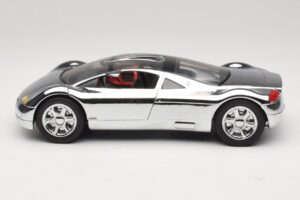 Audi Avus Quattro Chrome Silver Revell 1:18 08830 Metāls — attēls 4 no 8