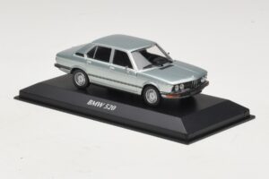 BMW 520 E12 Gaiši Zils Metālisks Maxichamps 1:43 940023002 Metāls — attēls 3 no 5