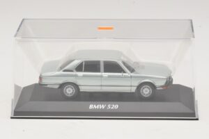 BMW 520 E12 Gaiši Zils Metālisks Maxichamps 1:43 940023002 Metāls — attēls 4 no 5