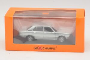 BMW 520 E12 Gaiši Zils Metālisks Maxichamps 1:43 940023002 Metāls — attēls 5 no 5
