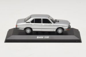 BMW 520 E12 Sudrabs Maxichamps 1:43 940023000 Metāls