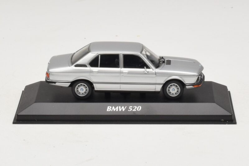 BMW 520 E12 Sudrabs Maxichamps 1:43 940023000 Metāls