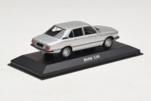 BMW 520 E12 Sudrabs Maxichamps 1:43 940023000 Metāls — attēls 2 no 5