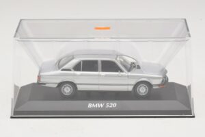 BMW 520 E12 Sudrabs Maxichamps 1:43 940023000 Metāls — attēls 4 no 5