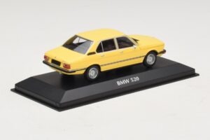 BMW 520 E12 Dzeltens Maxichamps 1:43 940023001 Metāls — attēls 2 no 5