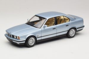 BMW 535i E34 Gaiši Zils Metālisks Minichamps 1:18 100024007 Metāls