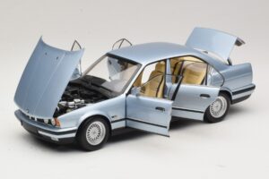 BMW 535i E34 Gaiši Zils Metālisks Minichamps 1:18 100024007 Metāls — attēls 2 no 8