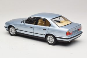 BMW 535i E34 Gaiši Zils Metālisks Minichamps 1:18 100024007 Metāls — attēls 7 no 8