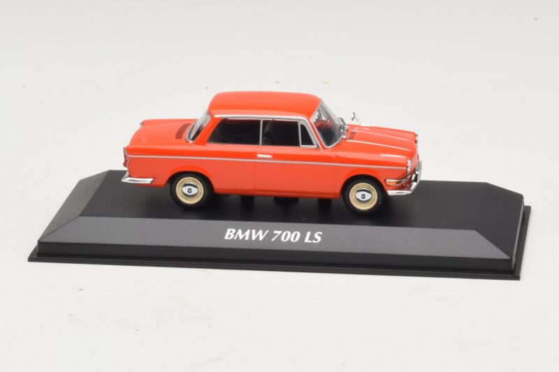 BMW 700 LS Sarkans Maxichamps 1:43 940023701 Metāls