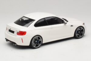 BMW M2 F87 Balts Minichamps 1:18 155026104 Metāls — attēls 2 no 6
