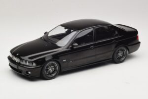 BMW M5 E39 Melns KK-Scale 1:18 KKDC181623 Metāls