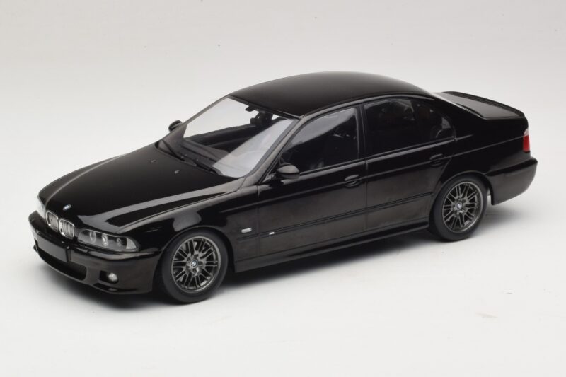 BMW M5 E39 Melns KK-Scale 1:18 KKDC181623 Metāls