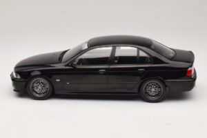 BMW M5 E39 Melns KK-Scale 1:18 KKDC181623 Metāls — attēls 3 no 6