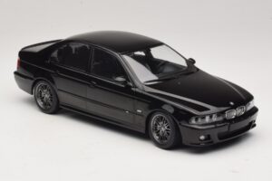 BMW M5 E39 Melns KK-Scale 1:18 KKDC181623 Metāls — attēls 4 no 6