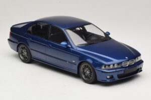 BMW M5 E39 Zils Metālisks KK-Scale 1:18 KKDC181621 Metāls — attēls 4 no 6