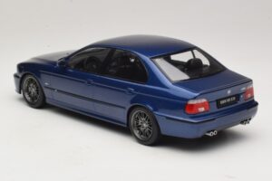 BMW M5 E39 Zils Metālisks KK-Scale 1:18 KKDC181621 Metāls — attēls 5 no 6