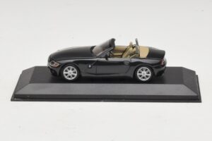 BMW Z4 E85 Melns Metālisks Aizstājējkaste Minichamps 1:43 80420144055-R1 Metāls