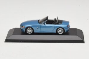 BMW Z4 E85 Gaiši Zils Metālisks Aizstājējkaste Minichamps 1:43 80420144054-R1 Metāls