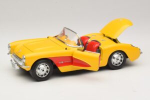 Chevrolet Corvette C1 Kabriolets Dzeltens Sarkans Bburago 1:18 3034-M2 Metāls — attēls 2 no 8