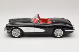 Chevrolet Corvette C1 Tuxedo Black AUTOart 1:18 71142 Metāls — attēls 4 no 8