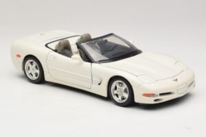 Chevrolet Corvette C5 Kabriolets Balts Bburago 1:18 3076-P1 Metāls — attēls 6 no 8