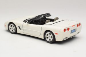 Chevrolet Corvette C5 Kabriolets Balts Bburago 1:18 3076-P1 Metāls — attēls 7 no 8