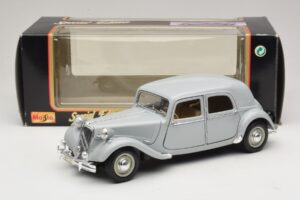 Citroen 15CV Six Pelēks Maisto 1:18 31837 Metāls — attēls 8 no 8