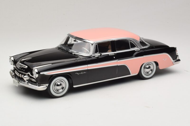 DeSoto Fireflite Sedan Melns & Rozā KK-Scale 1:18 KKDC181542 Metāls