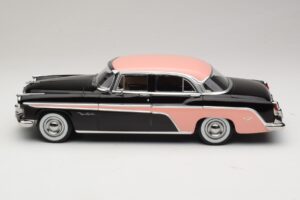 DeSoto Fireflite Sedan Melns & Rozā KK-Scale 1:18 KKDC181542 Metāls — attēls 3 no 6