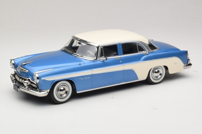DeSoto Fireflite Sedan Zils Metālisks & Krēmkrāsa KK-Scale 1:18 KKDC181544 Metāls