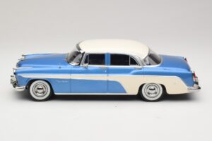 DeSoto Fireflite Sedan Zils Metālisks & Krēmkrāsa KK-Scale 1:18 KKDC181544 Metāls — attēls 3 no 6