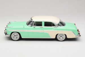 DeSoto Fireflite Sedan Gaiši Zaļš & Krēmkrāsa KK-Scale 1:18 KKDC181543 Metāls — attēls 3 no 6