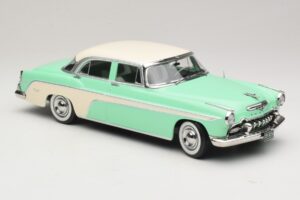 DeSoto Fireflite Sedan Gaiši Zaļš & Krēmkrāsa KK-Scale 1:18 KKDC181543 Metāls — attēls 4 no 6