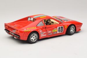 Ferrari 288 GTO #40 Sarkans Bburago 1:18 3027-P4 Metāls — attēls 3 no 8
