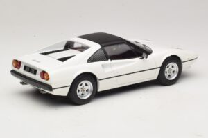Ferrari 308 GTS Balts MCG 1:18 MCG18664 Metāls — attēls 2 no 6