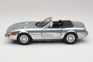 Ferrari 365 GTS Chrome Silver Hot Wheels 1:18 25738 Metāls — attēls 4 no 8