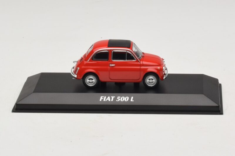 Fiat 500 L Sarkans Maxichamps 1:43 940121600 Metāls