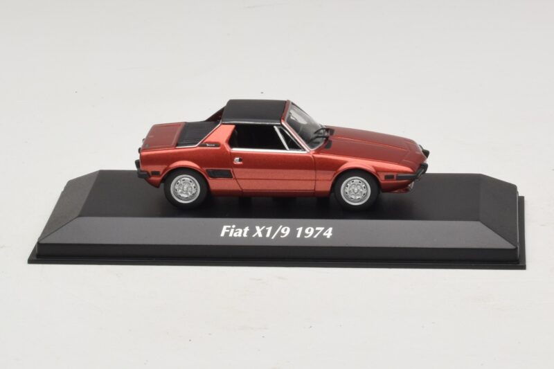 Fiat X1/9 Sarkans Maxichamps 1:43 940121662 Metāls