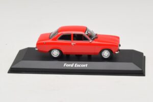 Ford Escort Mk1 Sarkans Maxichamps 1:43 940081001 Metāls