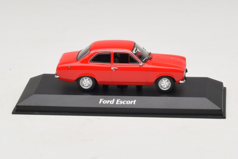 Ford Escort Mk1 Sarkans Maxichamps 1:43 940081001 Metāls