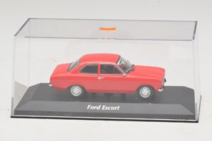 Ford Escort Mk1 Sarkans Maxichamps 1:43 940081001 Metāls — attēls 4 no 5