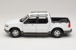 Ford Explorer Sport Trac Balts Maisto 1:18 36891 Metāls — attēls 4 no 8
