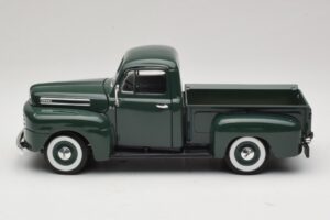 Ford F-1 Zaļš Road Legends 1:18 92218 Metāls — attēls 4 no 8