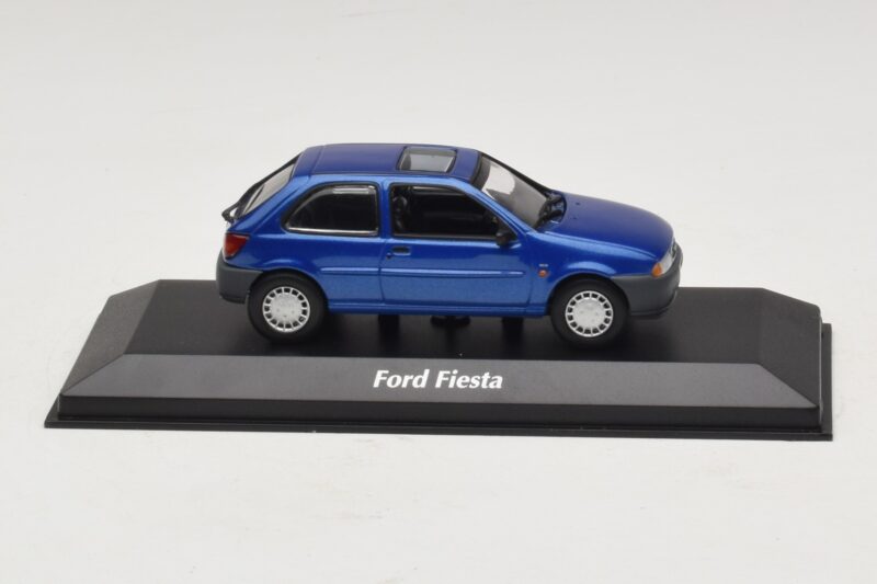 Ford Fiesta Mk4 Zils Metālisks Maxichamps 1:43 940085061 Metāls