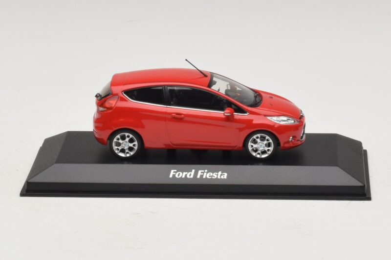 Ford Fiesta Mk7 Sarkans Maxichamps 1:43 940088000 Metāls