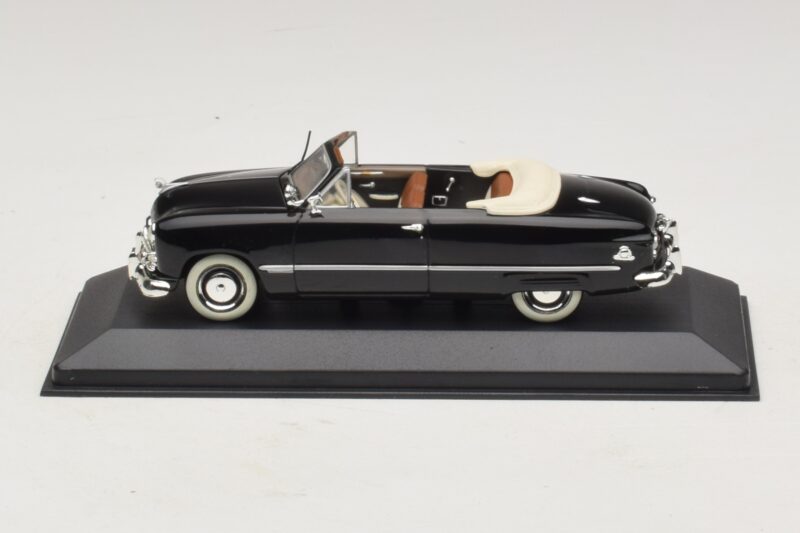 Ford FL Kabriolets Melns Minichamps 1:43 Ford FL Kabriolets Melns Minichamps 1:43 400082231 Metāls
